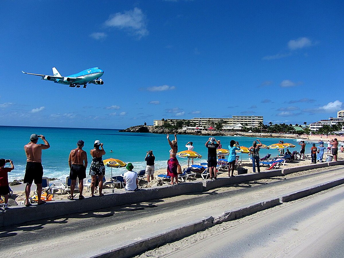 A KLM jet passing low over Maho Beach on approach to SXM airport, Sint Maarten