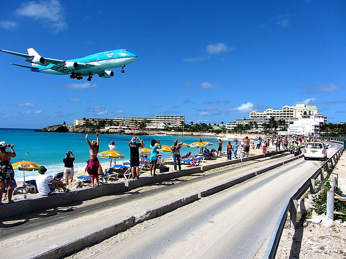An airliner low over the sand at Maho Beach beside Princess Juliana International Airport
