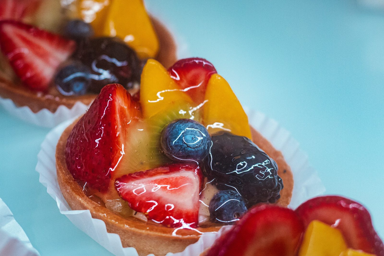 Fresh fruit tartlets with strawberry, kiwi and blueberry